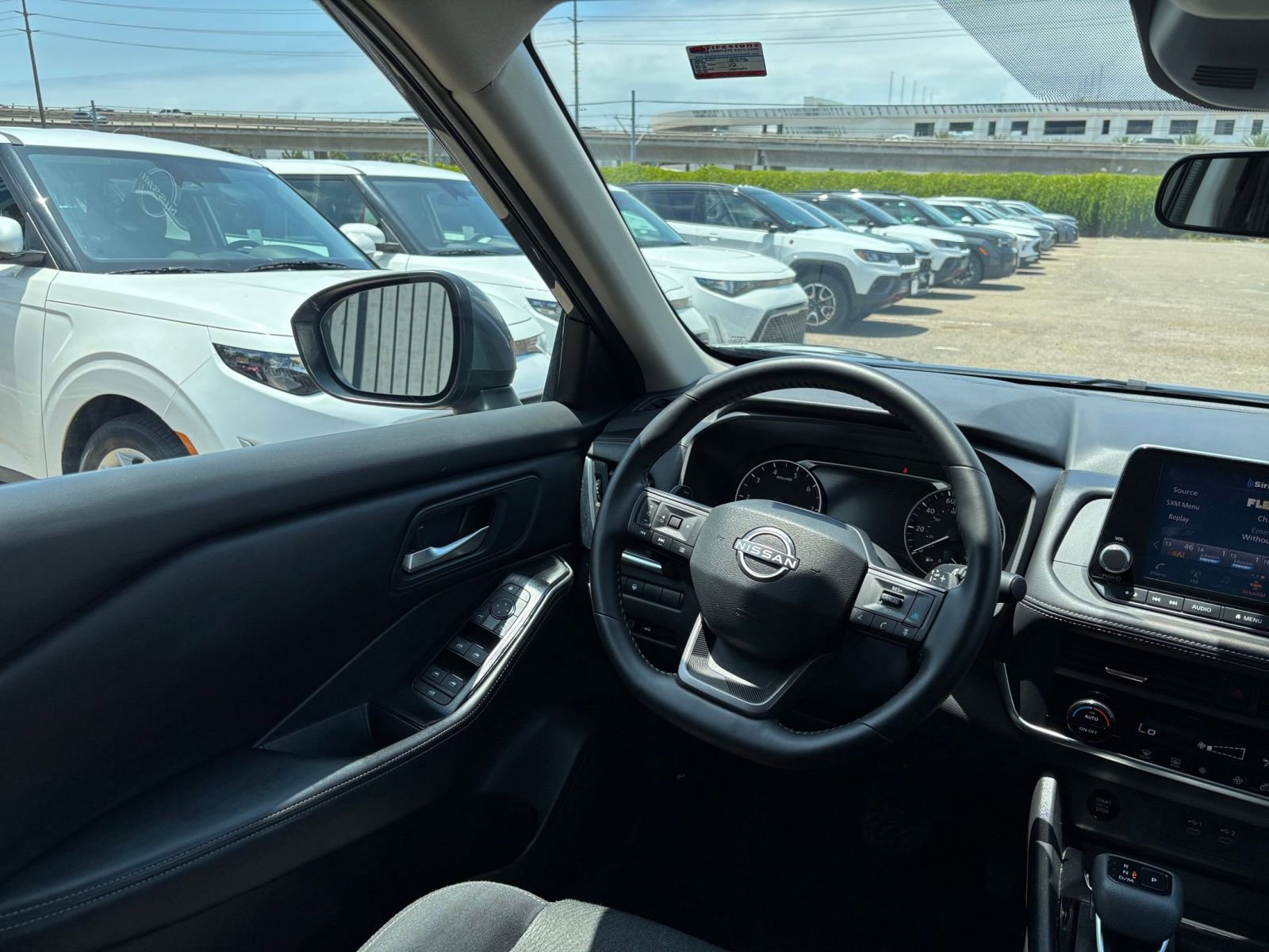 Used 2025 Nissan Rogue SV FWD image 36