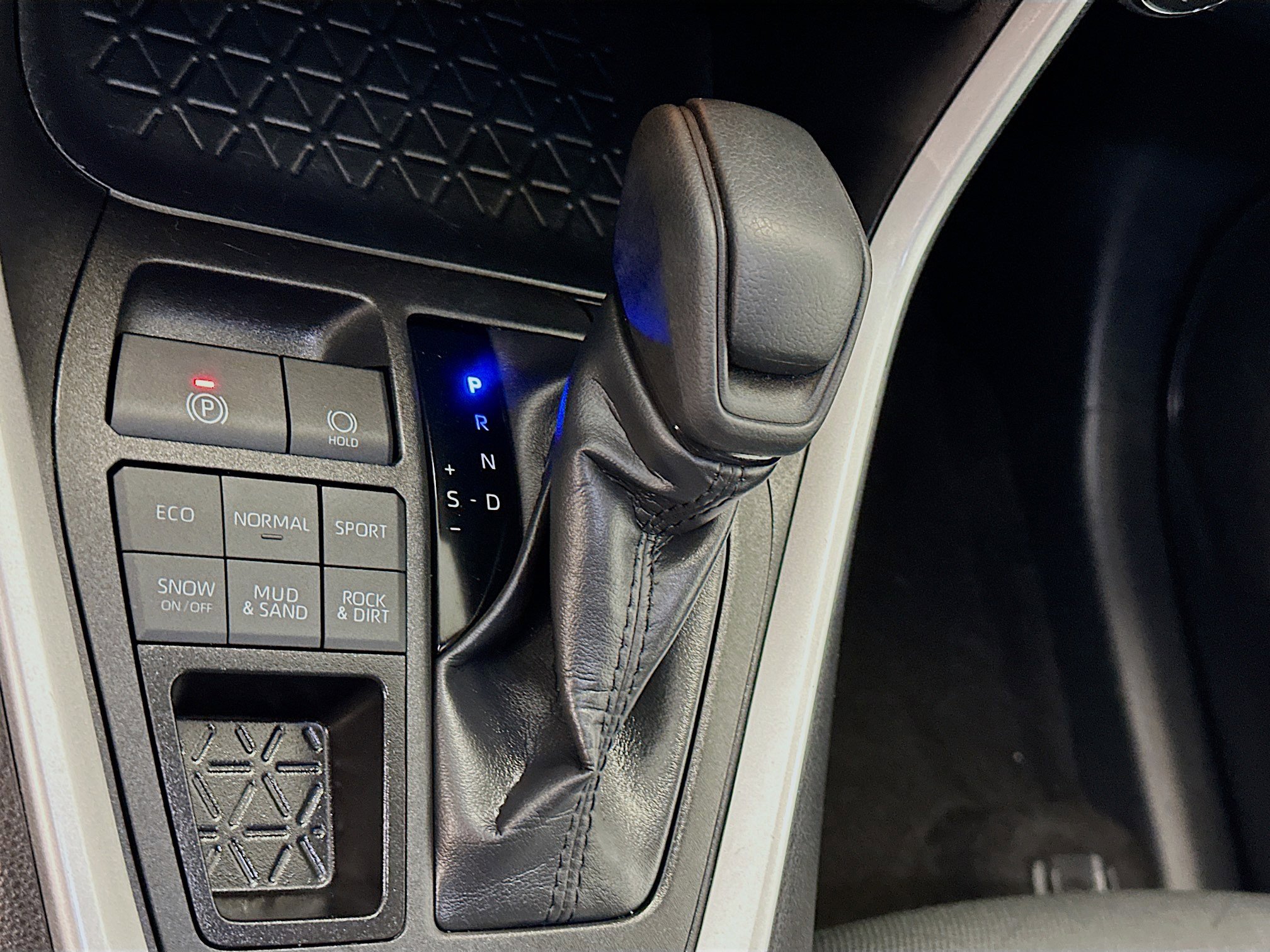 Used 2025 Toyota RAV4 XLE image 25