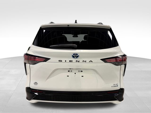 Used 2022 Toyota Sienna XSE image 6