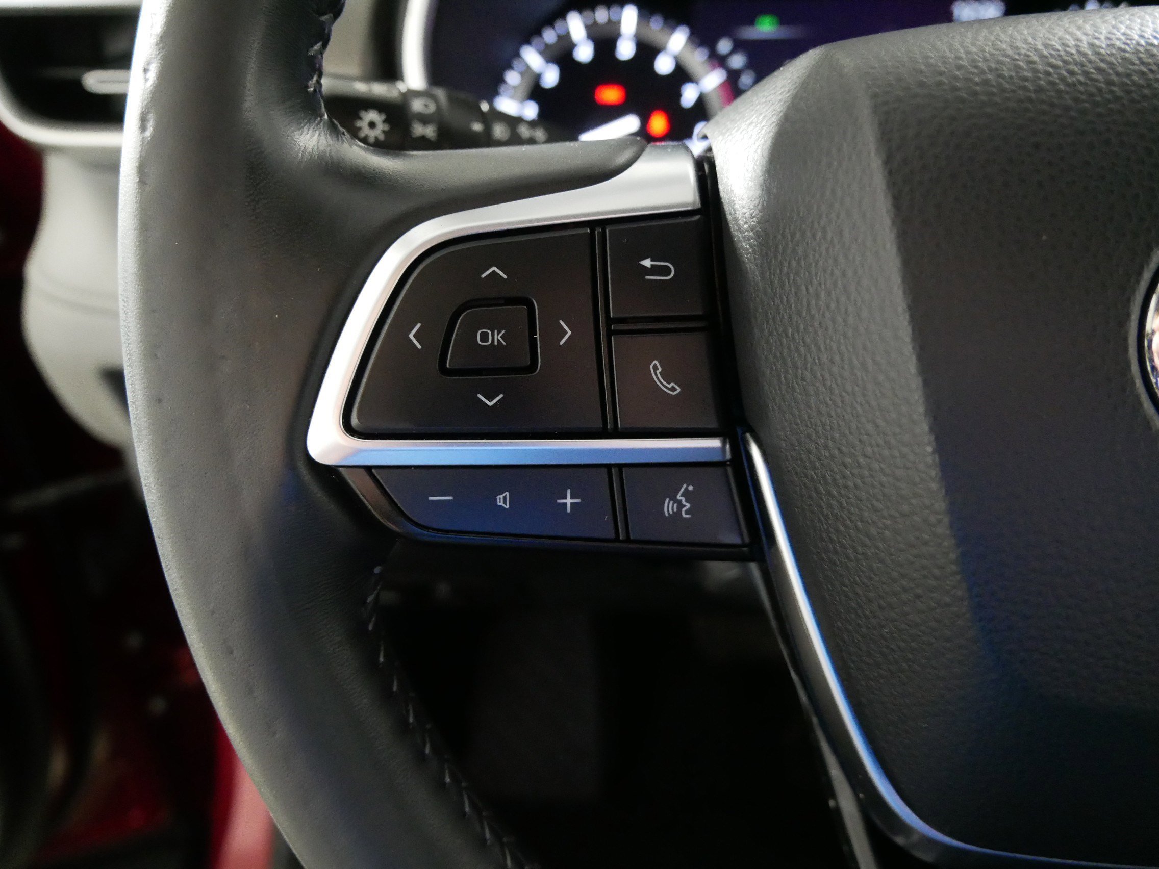 Used 2021 Toyota Highlander XLE AWD/4WD image 27