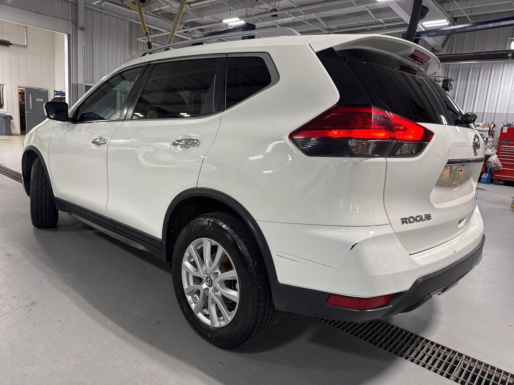 Used 2017 Nissan Rogue SV image 6