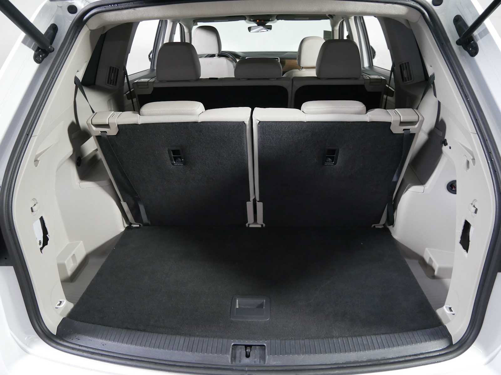 Used 2025 Volkswagen Atlas SE AWD/4WD image 18