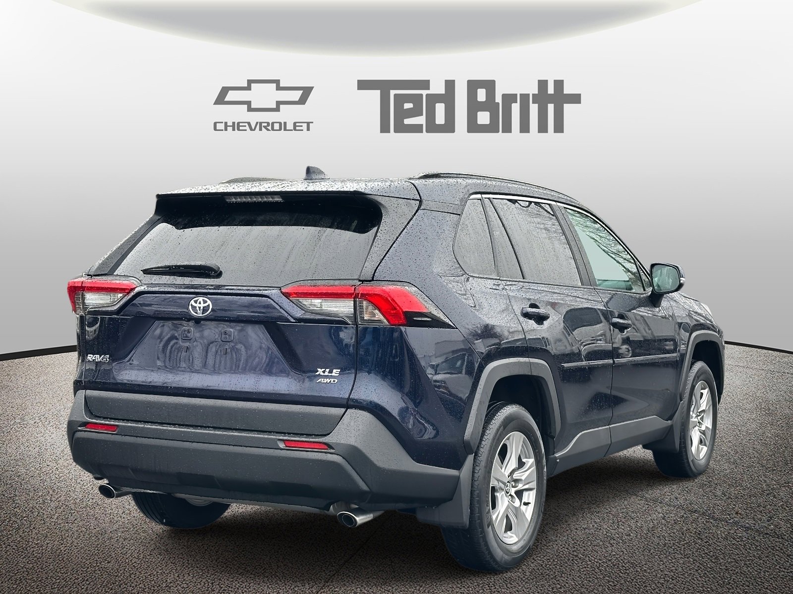 Used 2023 Toyota RAV4 XLE w/ Convenience Package image 4