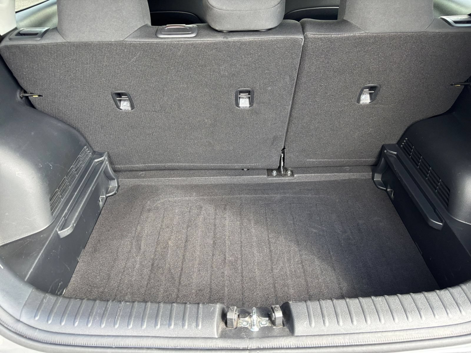 Used 2025 Kia Soul LX w/ LX Technology Package FWD image 30