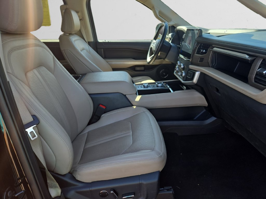Used 2024 Ford Expedition Limited AWD/4WD image 16