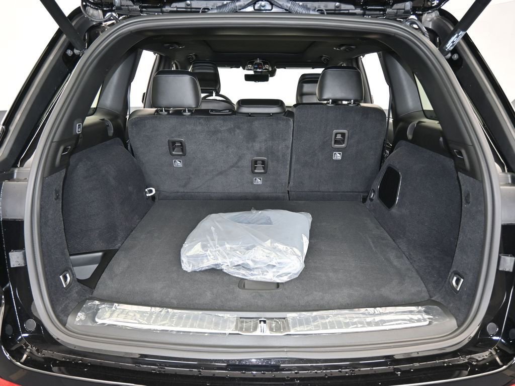 Used 2024 Jeep Grand Cherokee Overland w/ Luxury Tech Group IV image 34