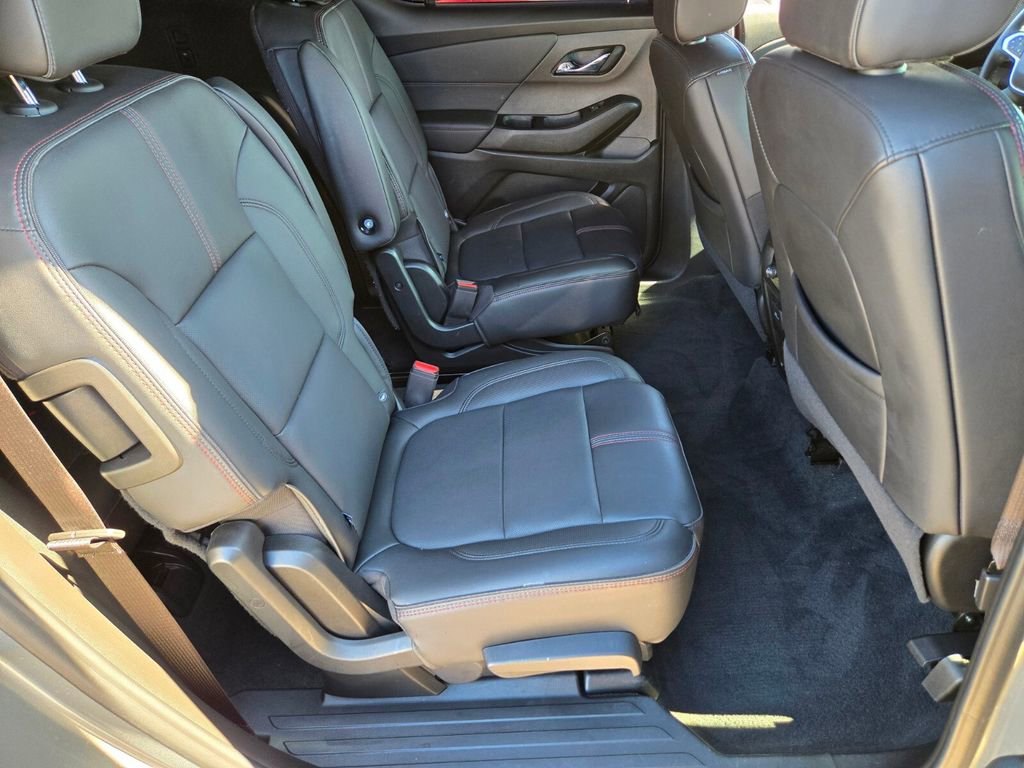Used 2023 Chevrolet Traverse RS FWD image 13