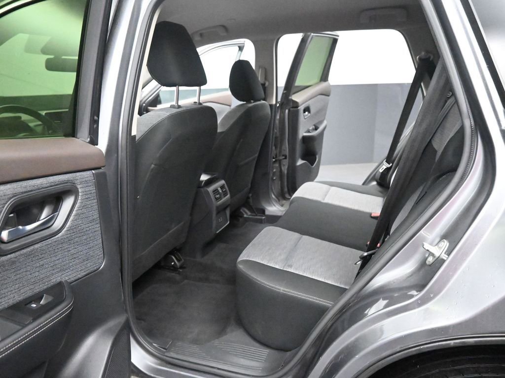 Used 2023 Nissan Rogue SV image 26