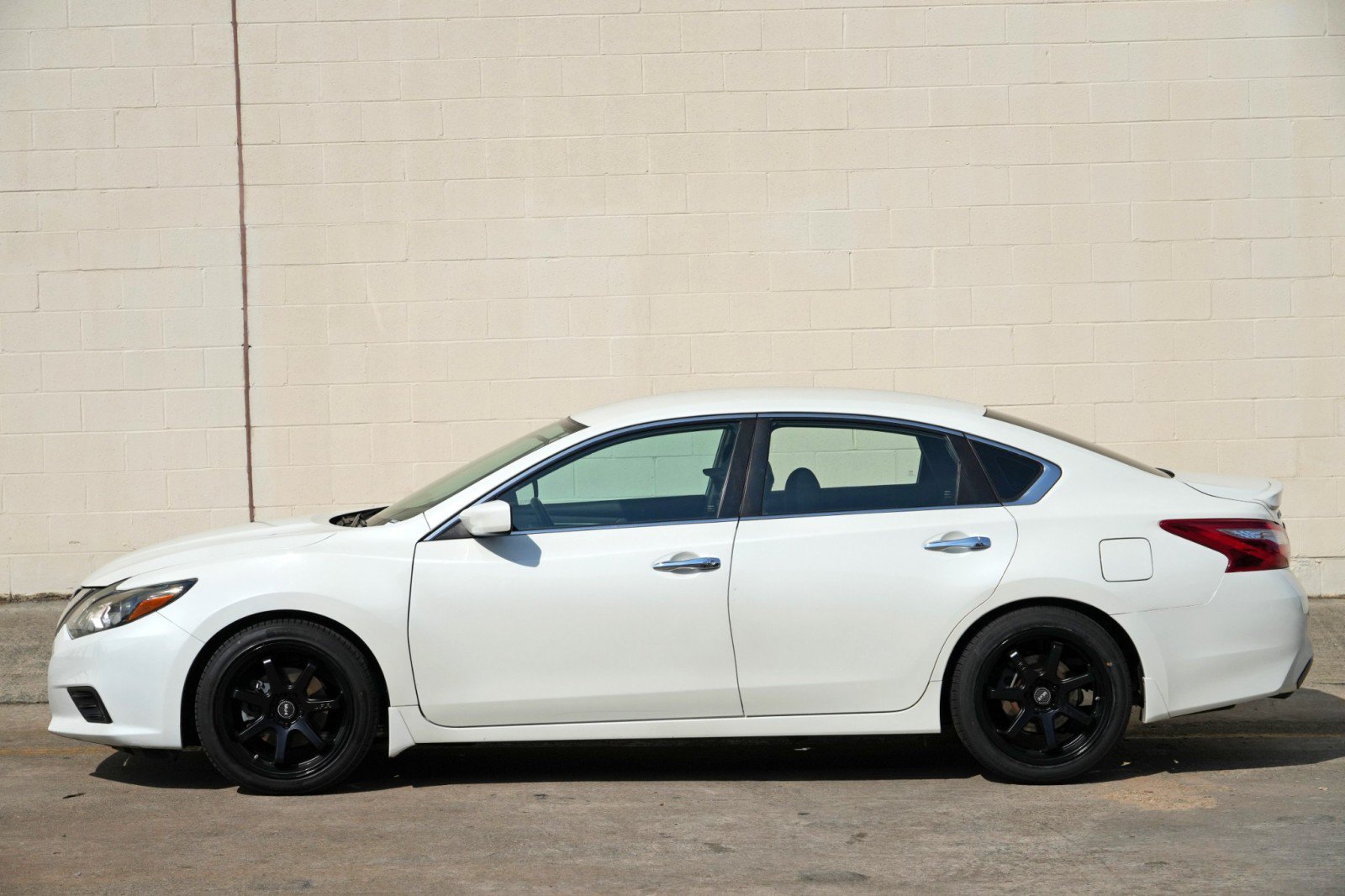 Used 2016 Nissan Altima 2.5 SR w/ LED Appearance Package FWD image 40