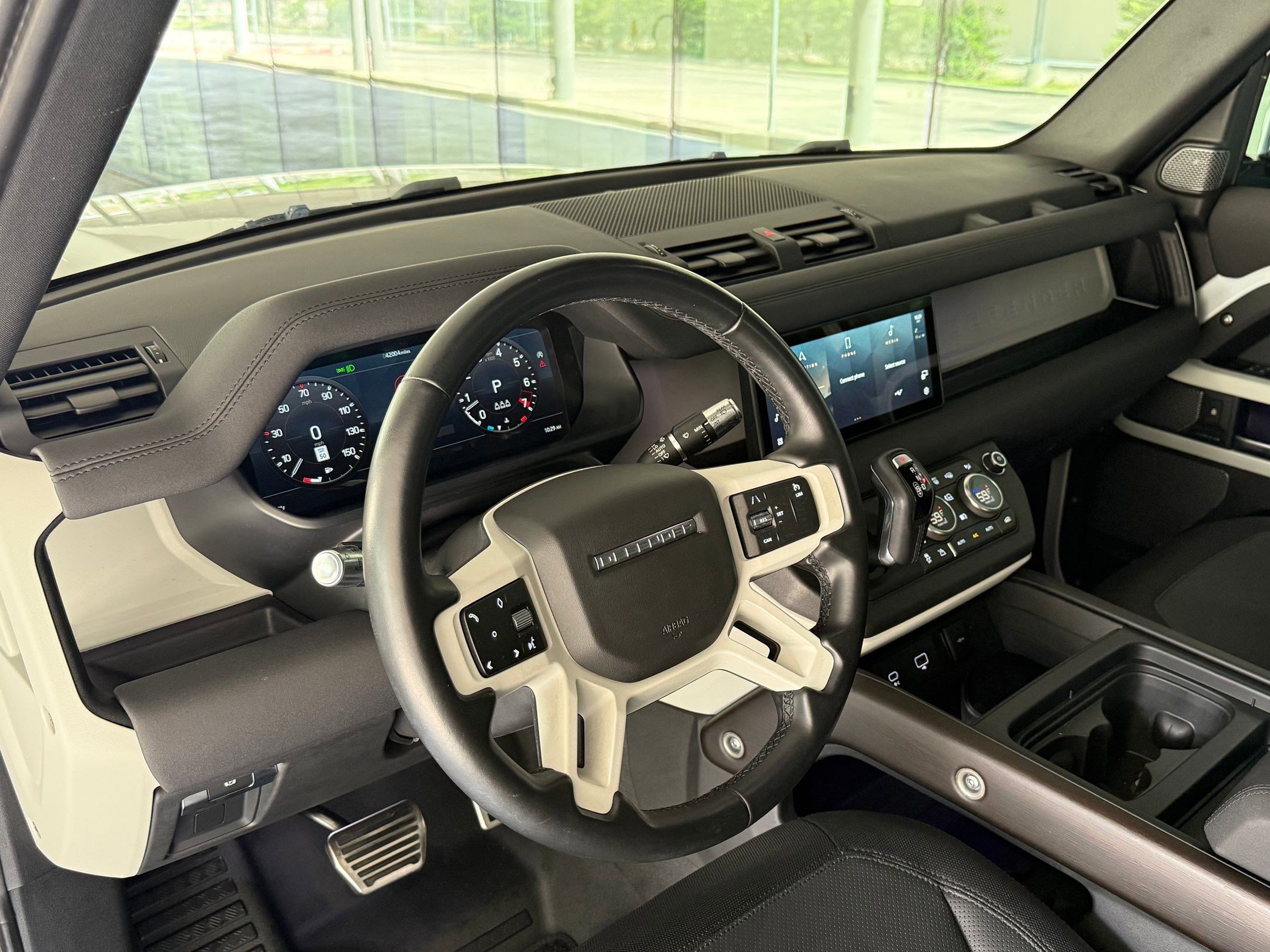 Used 2021 Land Rover Defender 110 X-Dynamic SE AWD/4WD image 4