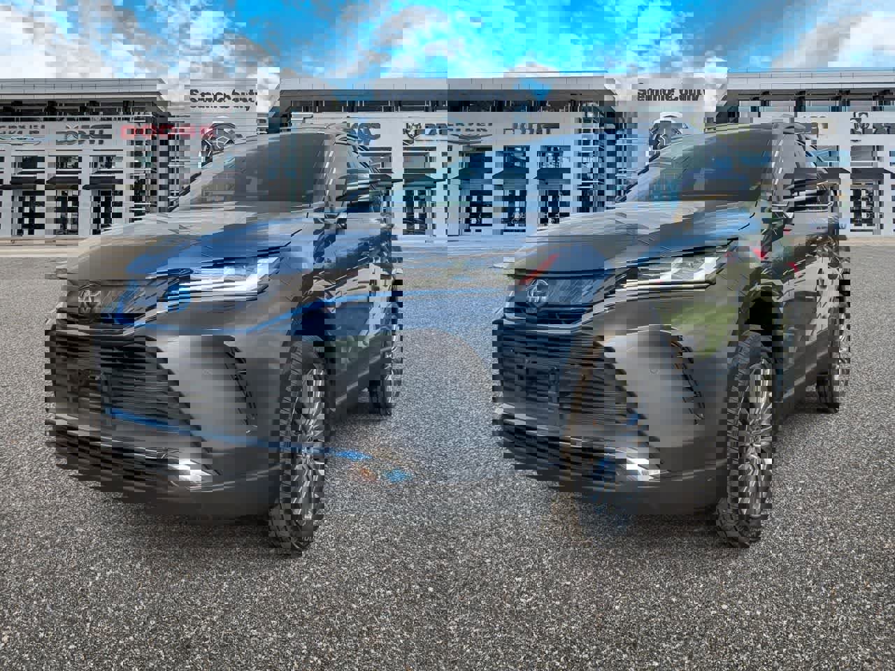 Used 2022 Toyota Venza XLE image 4