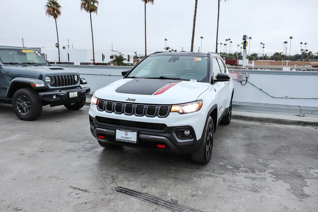 Used 2024 Jeep Compass Trailhawk AWD/4WD image 4