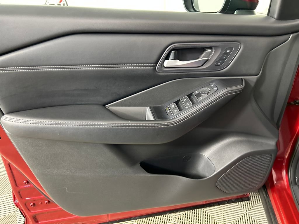 Used 2024 Nissan Rogue SL w/ SL Premium Package image 11