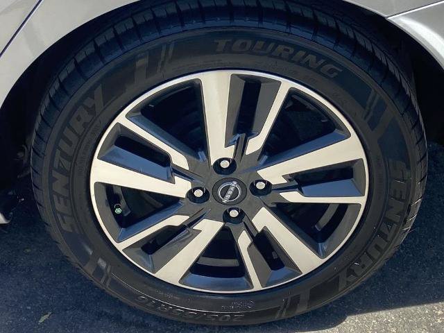 Used 2025 Nissan Versa SV FWD image 27