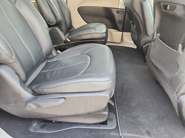 Used 2020 Chrysler Pacifica Touring-L w/ Premium Audio Group image 25