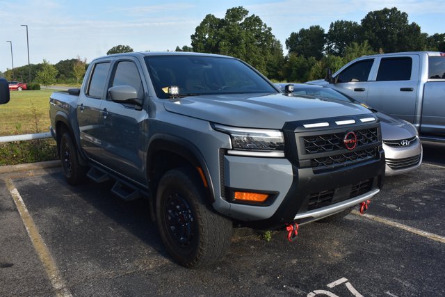 Used 2025 Nissan Frontier PRO-4X AWD/4WD image 3