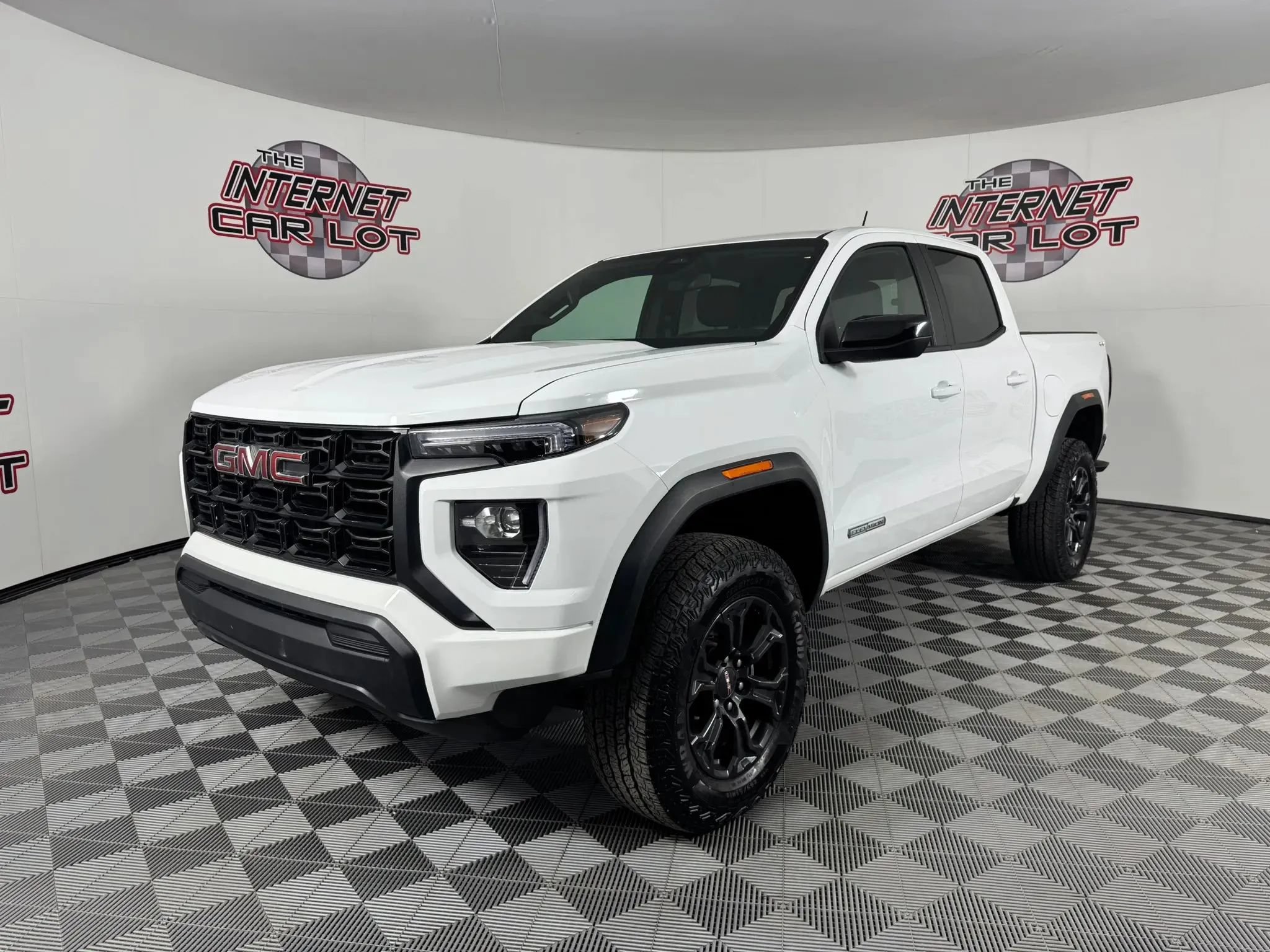 Used 2025 GMC Canyon Elevation AWD/4WD image 3
