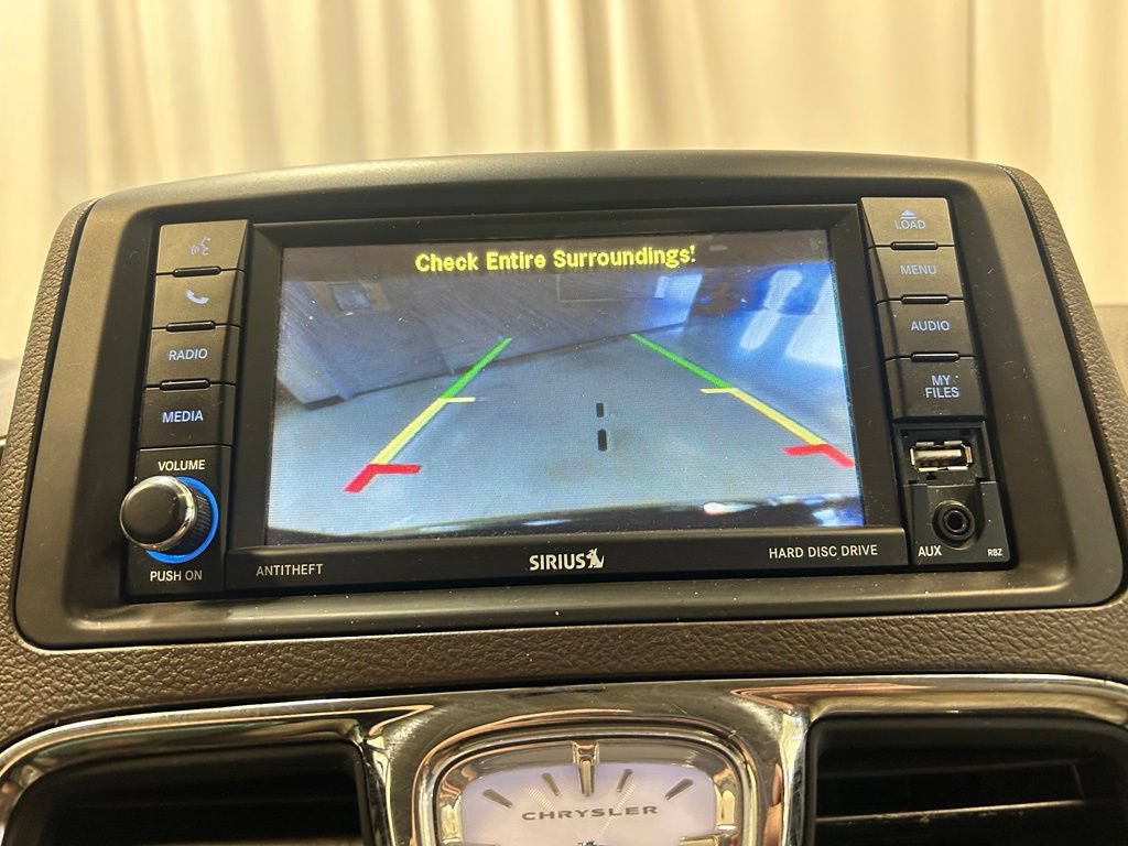 Used 2016 Chrysler Town & Country Touring FWD image 16