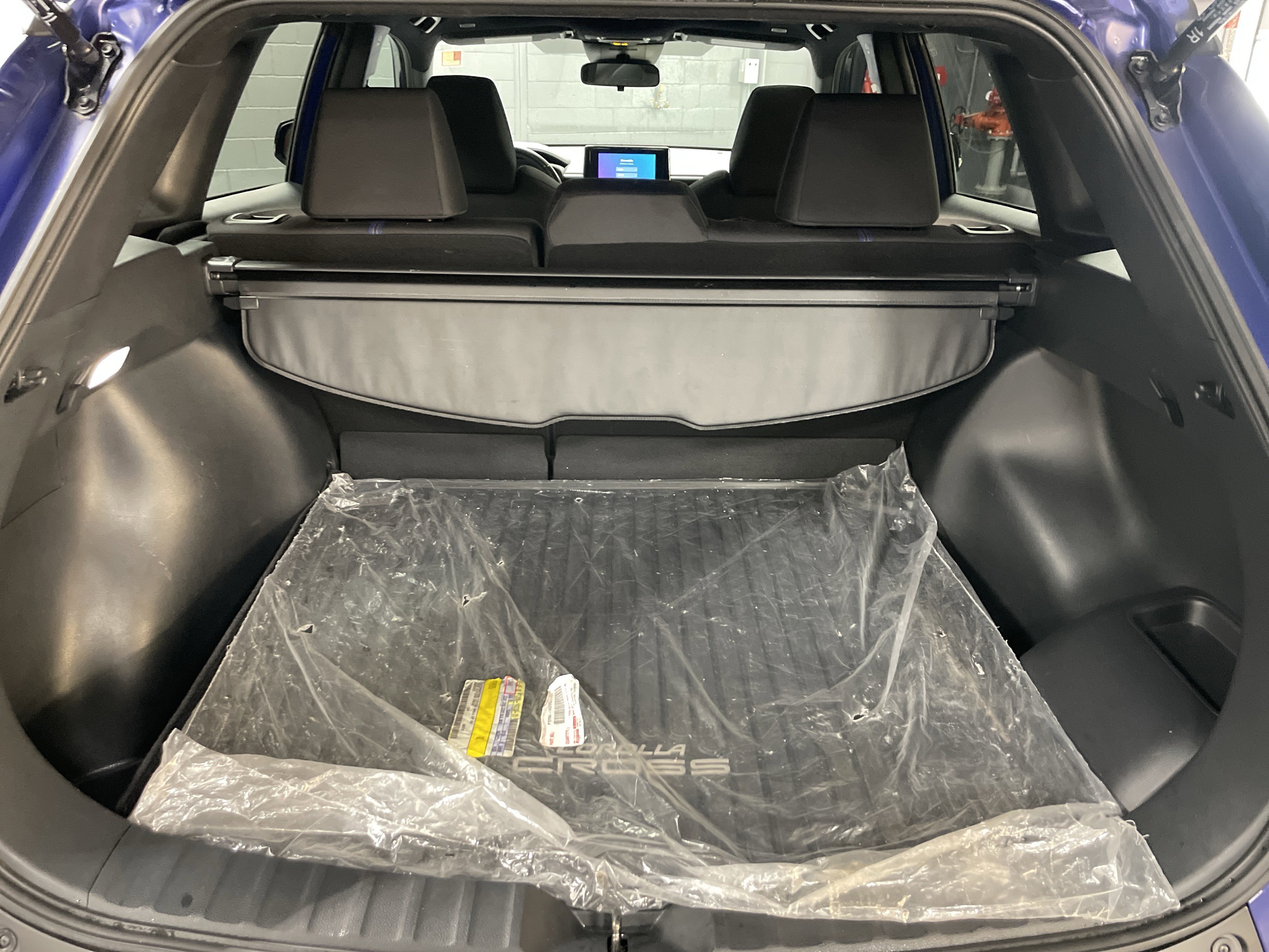 Used 2023 Toyota Corolla Cross AWD Hybrid w/ Moonroof Package image 34
