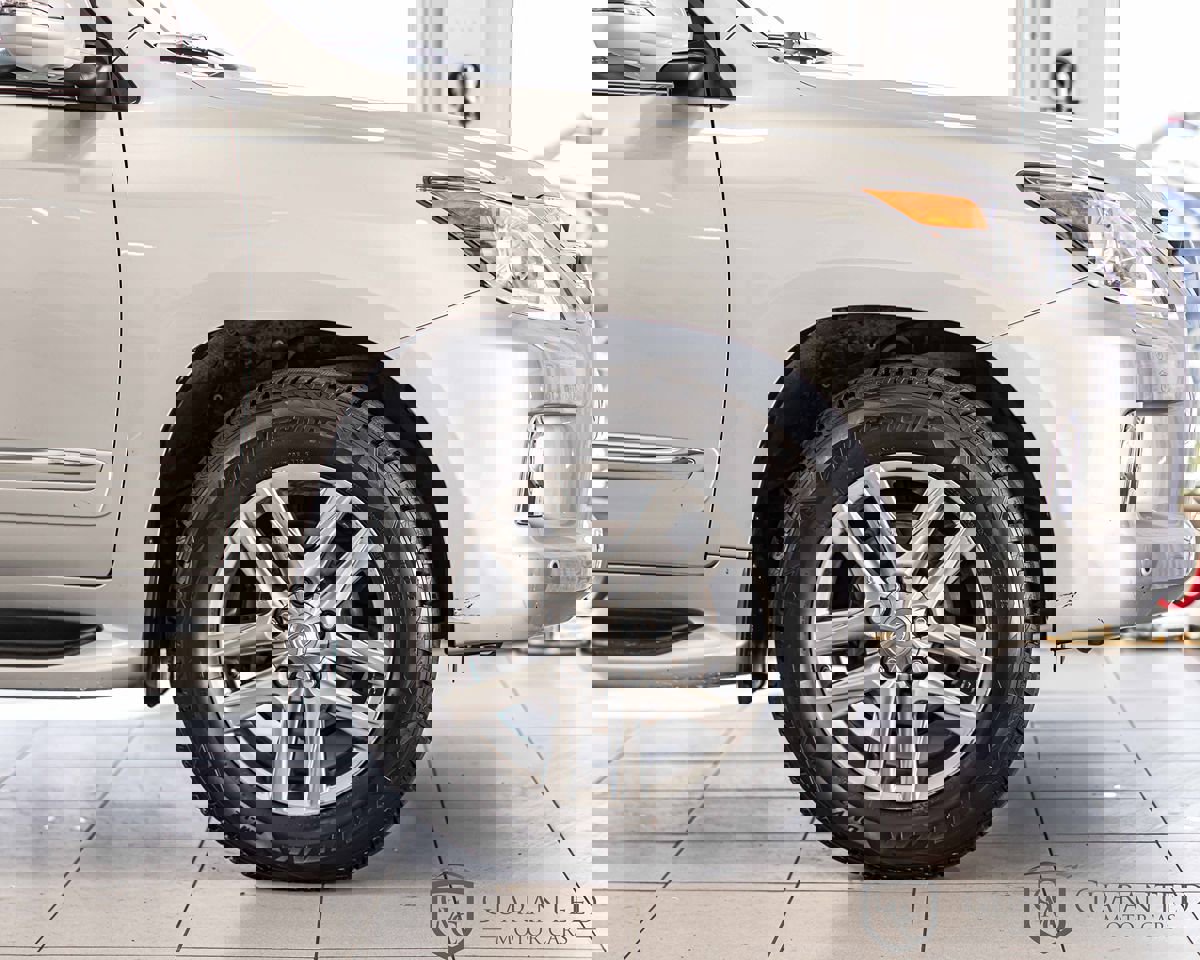 Used 2015 Lexus LX 570 4WD w/ Luxury Package image 11