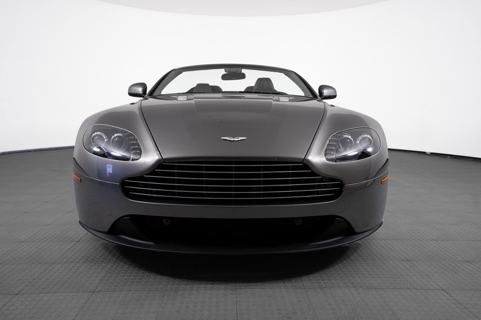 Used 2012 Aston Martin V8 Vantage Roadster RWD image 8