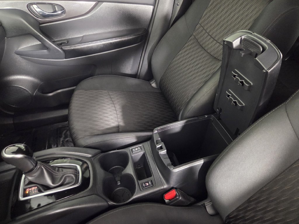 Used 2020 Nissan Rogue S w/ Special Edition Package FWD image 21