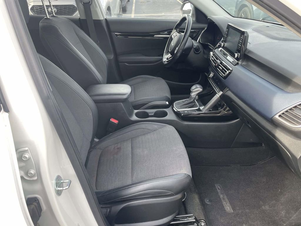 Used 2023 Kia Seltos S image 48