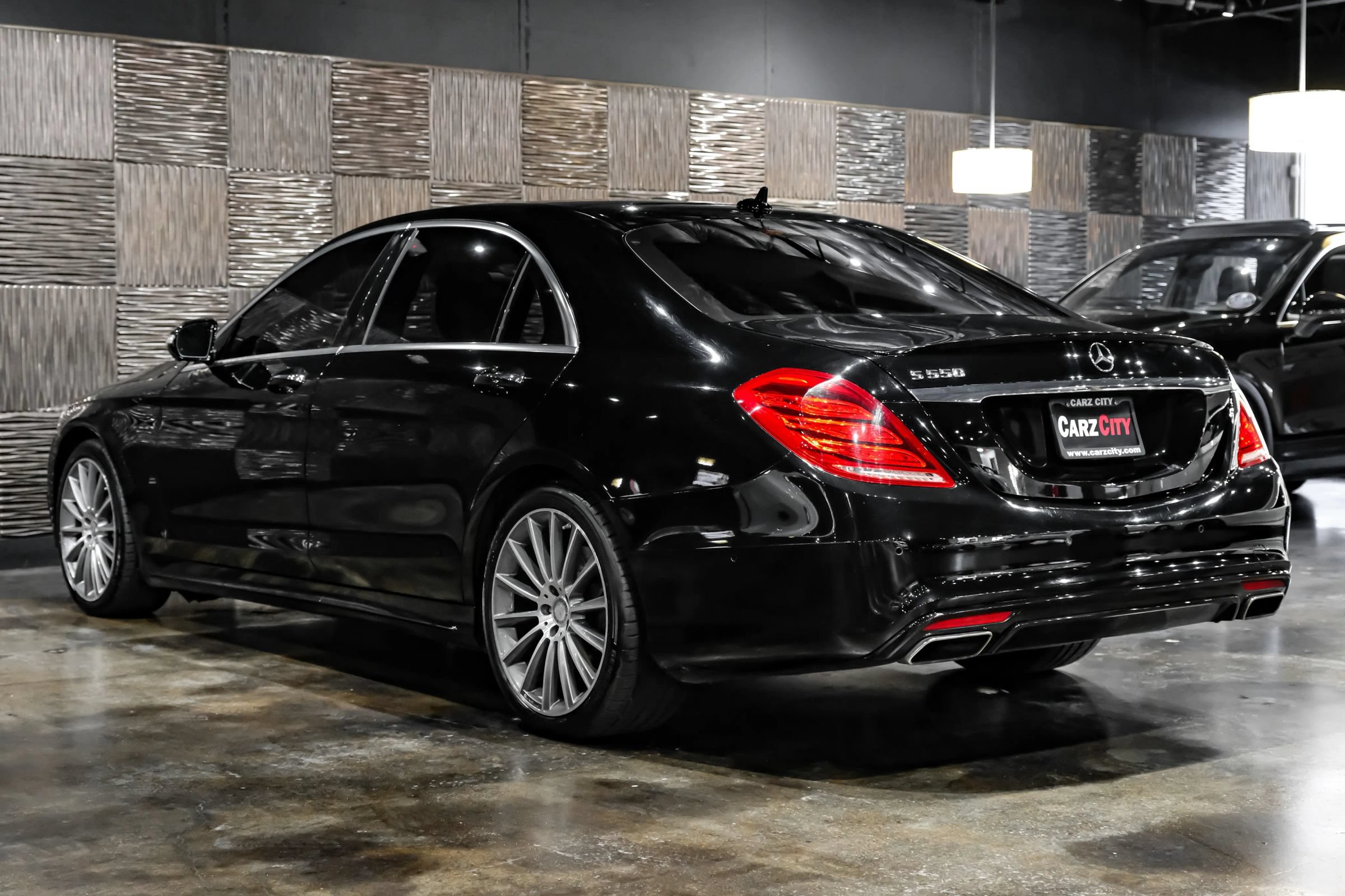Used 2016 Mercedes-Benz S 550 Sedan image 16