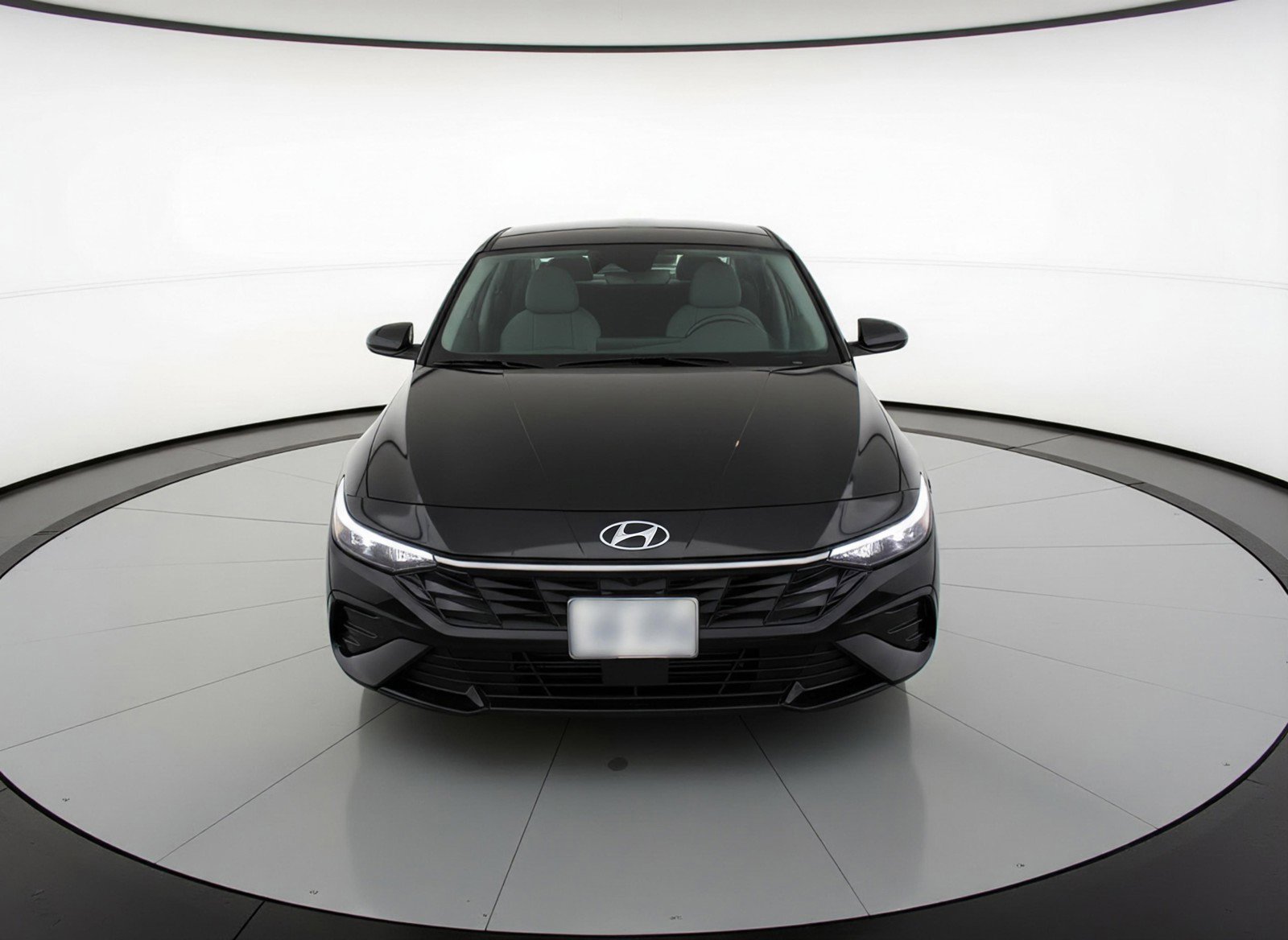 Used 2025 Hyundai Elantra SEL image 2