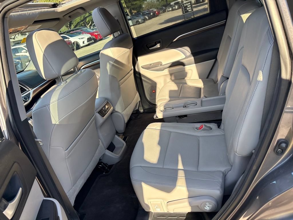 Used 2015 Toyota Highlander Limited FWD image 20