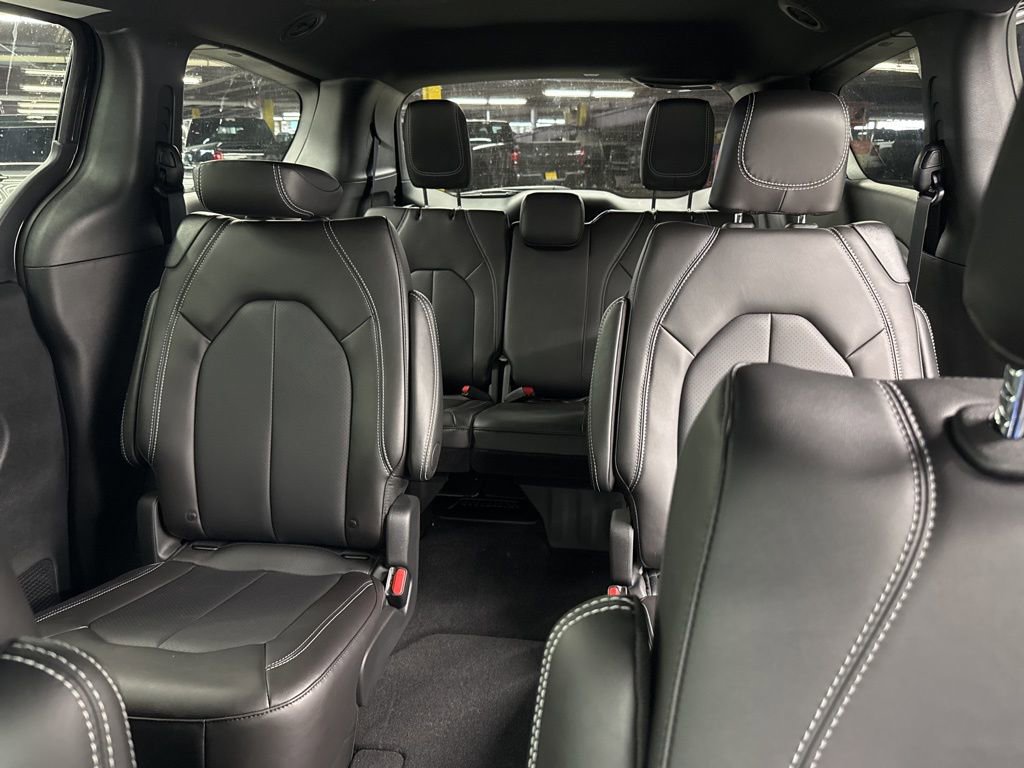 New 2026 Chrysler Pacifica Select image 20