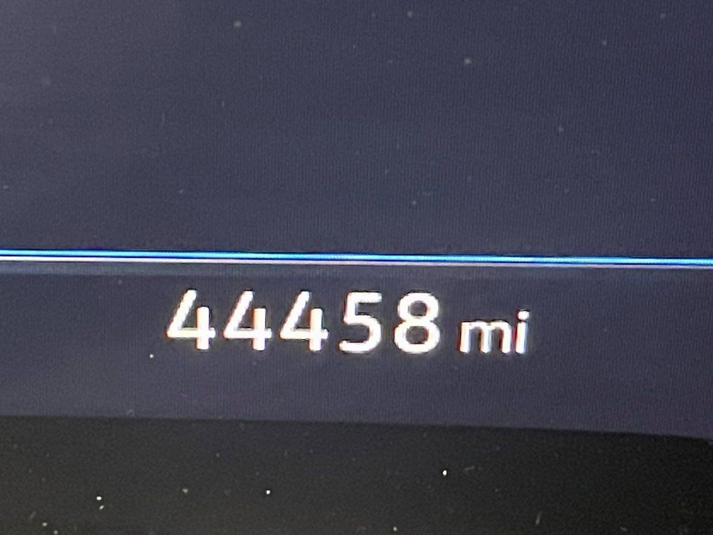 Used 2019 Volkswagen Golf R 4-Door image 17