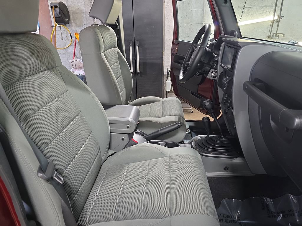 Used 2007 Jeep Wrangler Unlimited Rubicon w/ Dual Top Group image 10