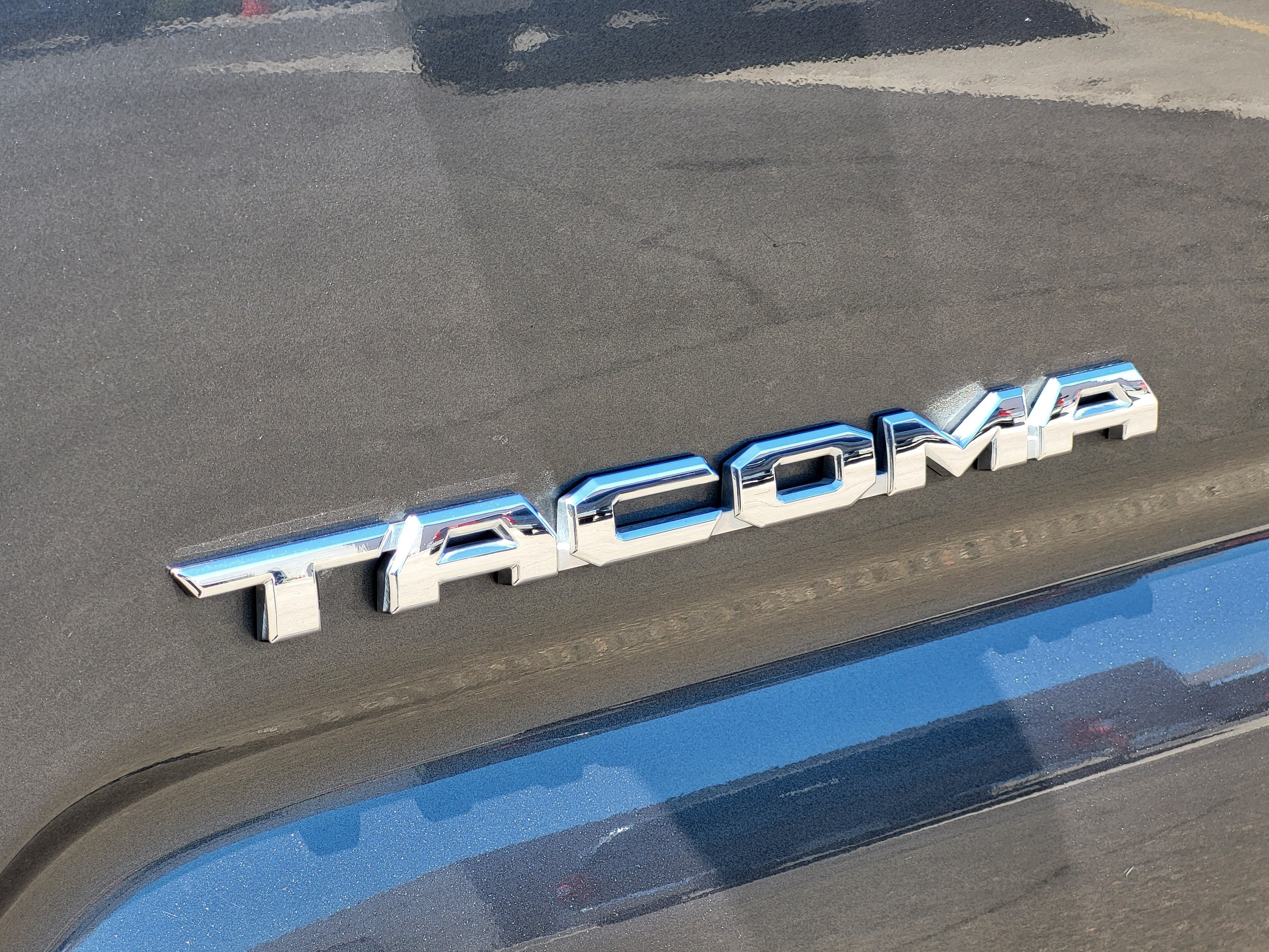 Certified 2020 Toyota Tacoma TRD Off-Road w/ TRD Premium Off Road Package AWD/4WD image 9