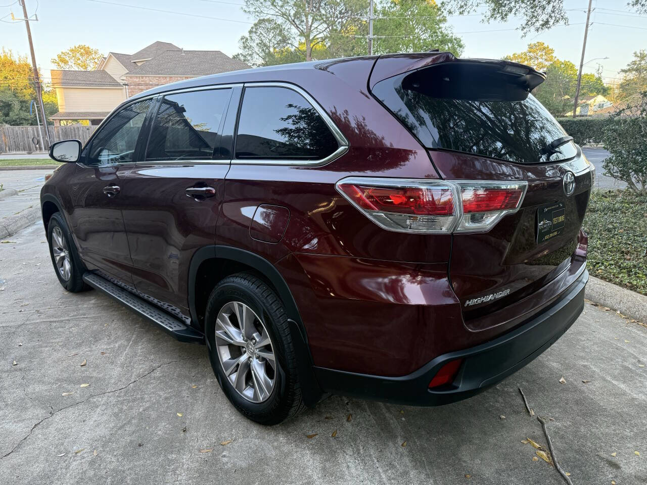 Used 2015 Toyota Highlander Plus FWD image 5