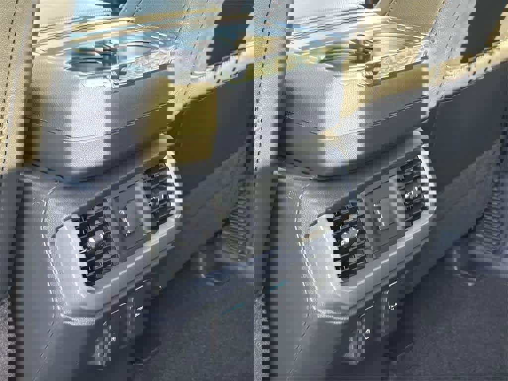 Used 2022 Ford F150 Lightning Lariat image 29