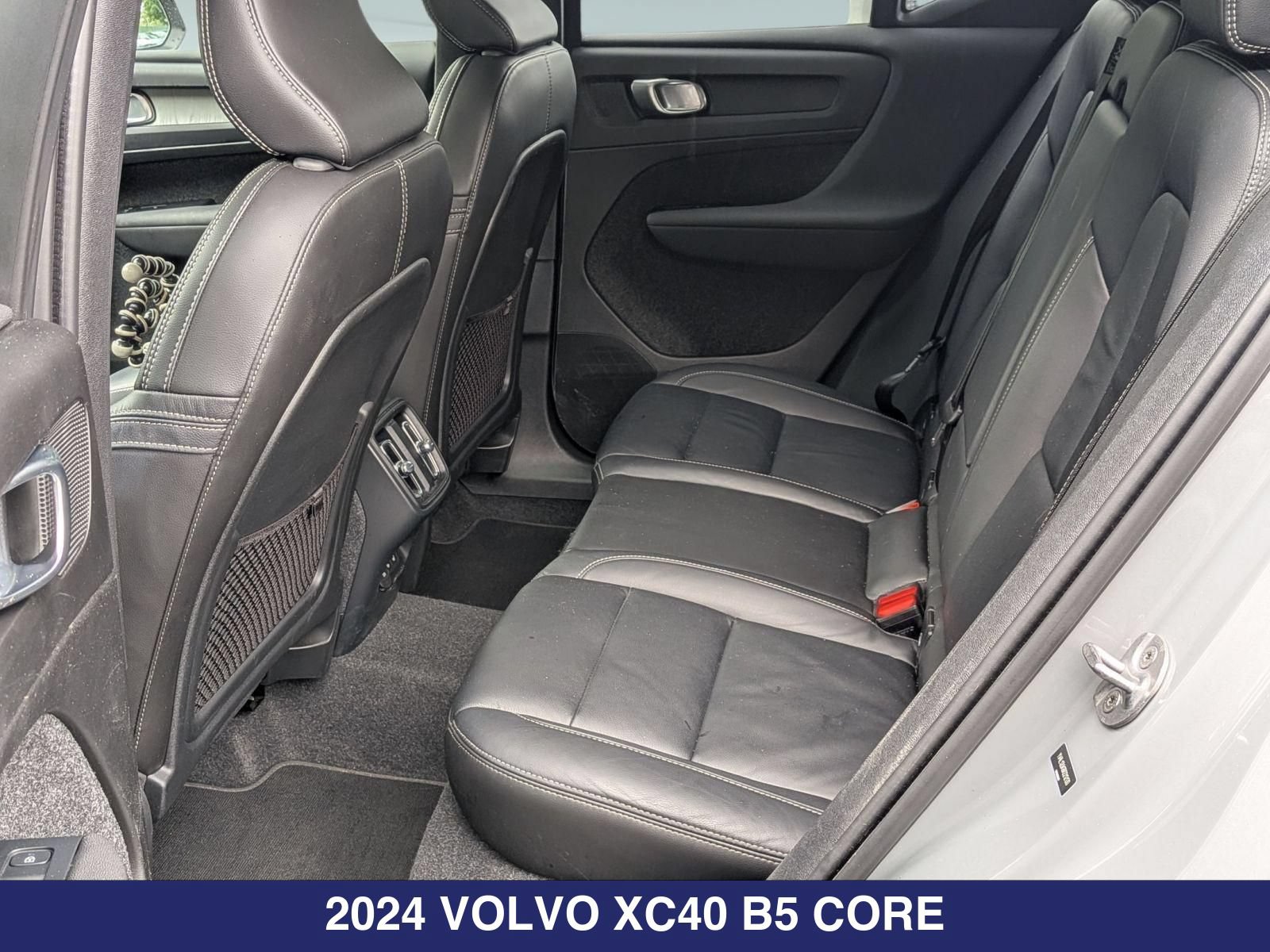 Used 2024 Volvo XC40 B5 Core AWD/4WD image 16