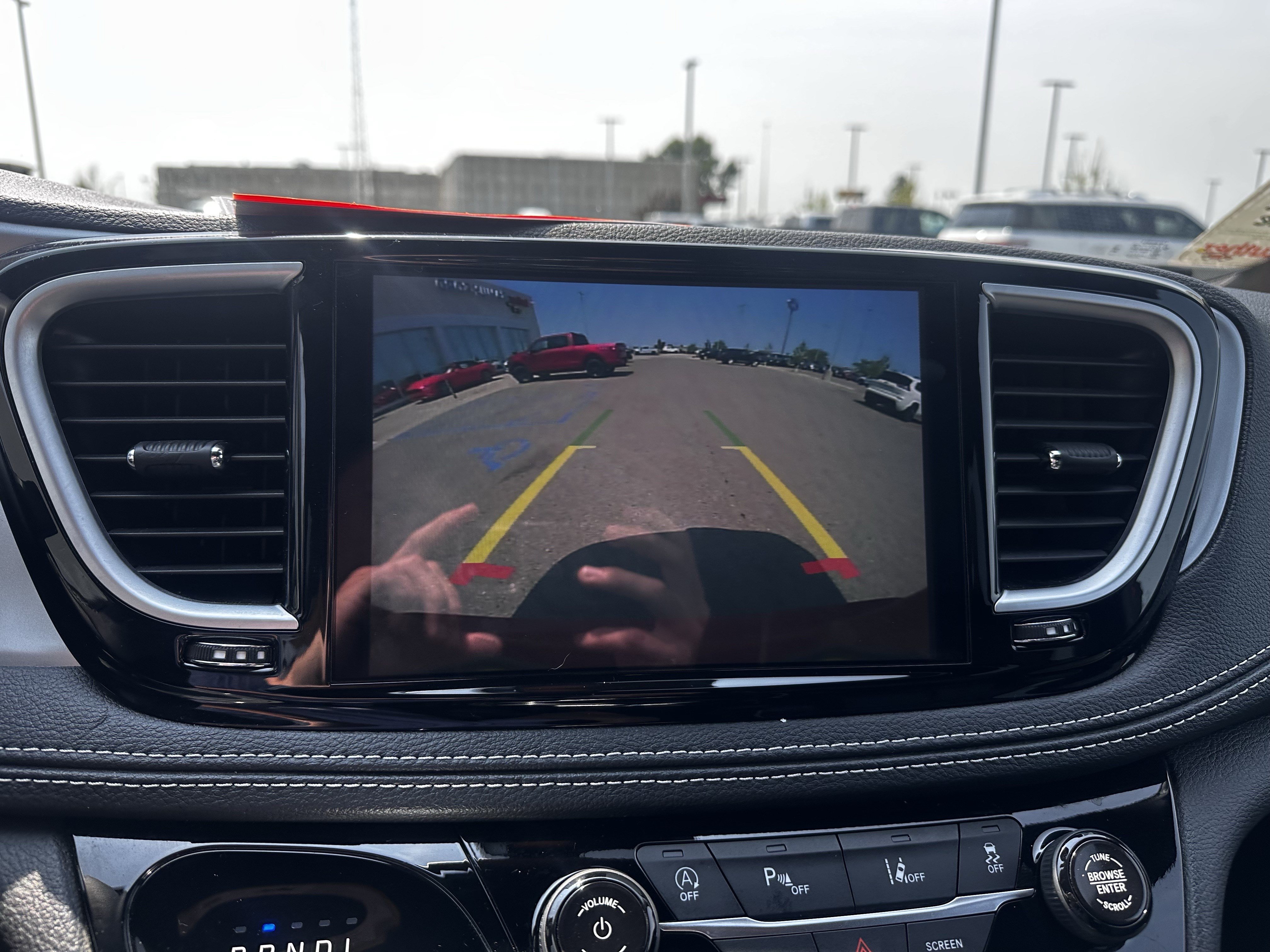 Used 2025 Chrysler Pacifica Limited FWD image 24