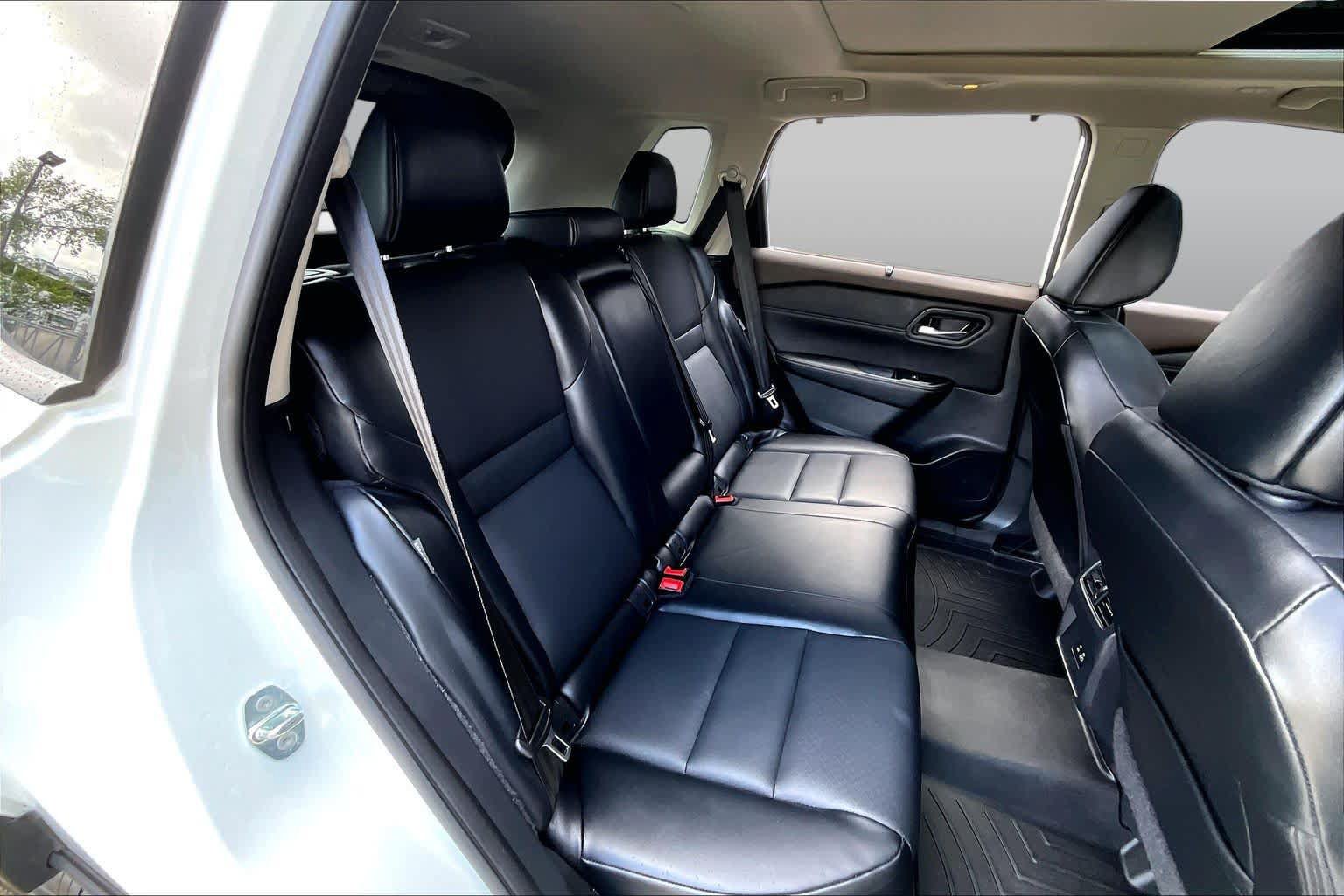 Used 2023 Nissan Rogue SV w/ SV Premium B Package FWD image 21