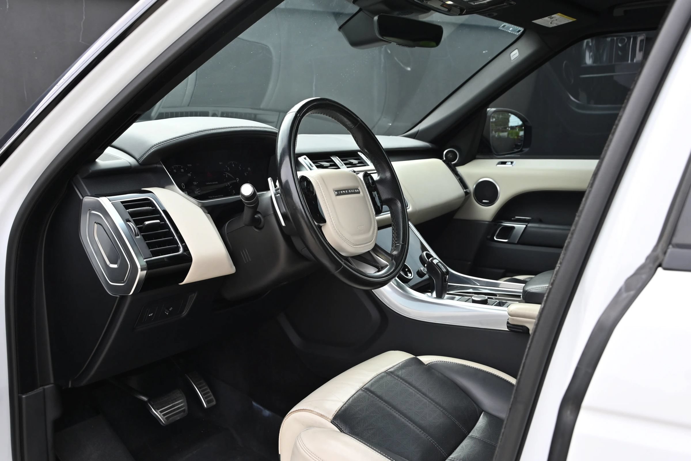 Used 2019 Land Rover Range Rover Sport HSE Dynamic AWD/4WD image 17