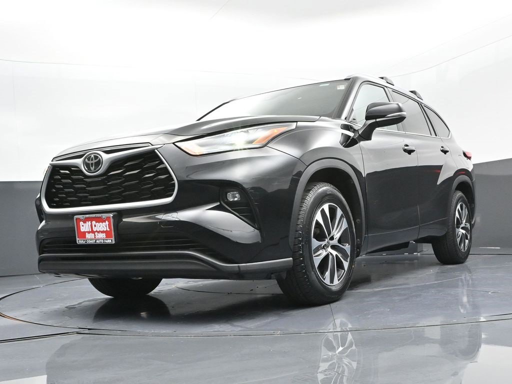 Certified 2021 Toyota Highlander XLE image 32