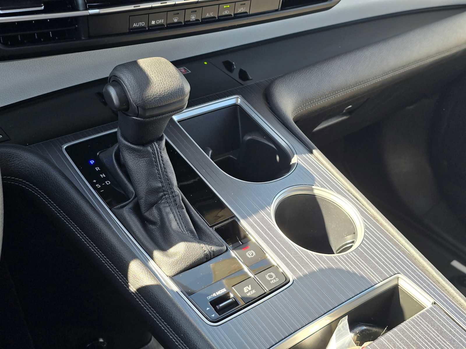 Certified 2025 Toyota Sienna LE FWD image 25