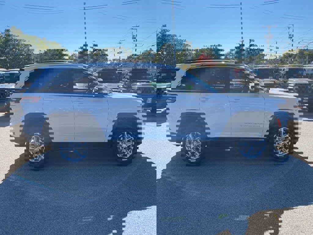 New 2025 Jeep Grand Cherokee image 8