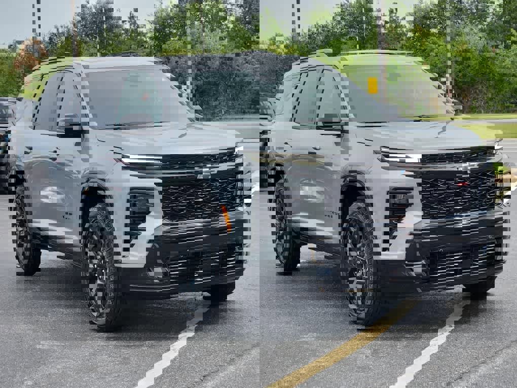 New 2026 Chevrolet Traverse RS w/ LPO, Floor Liner Package image 2