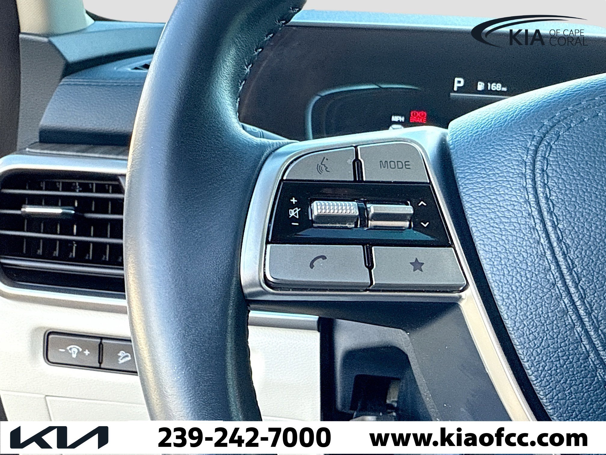 Used 2025 Kia Telluride EX w/ EX Captain's Chair Package image 38