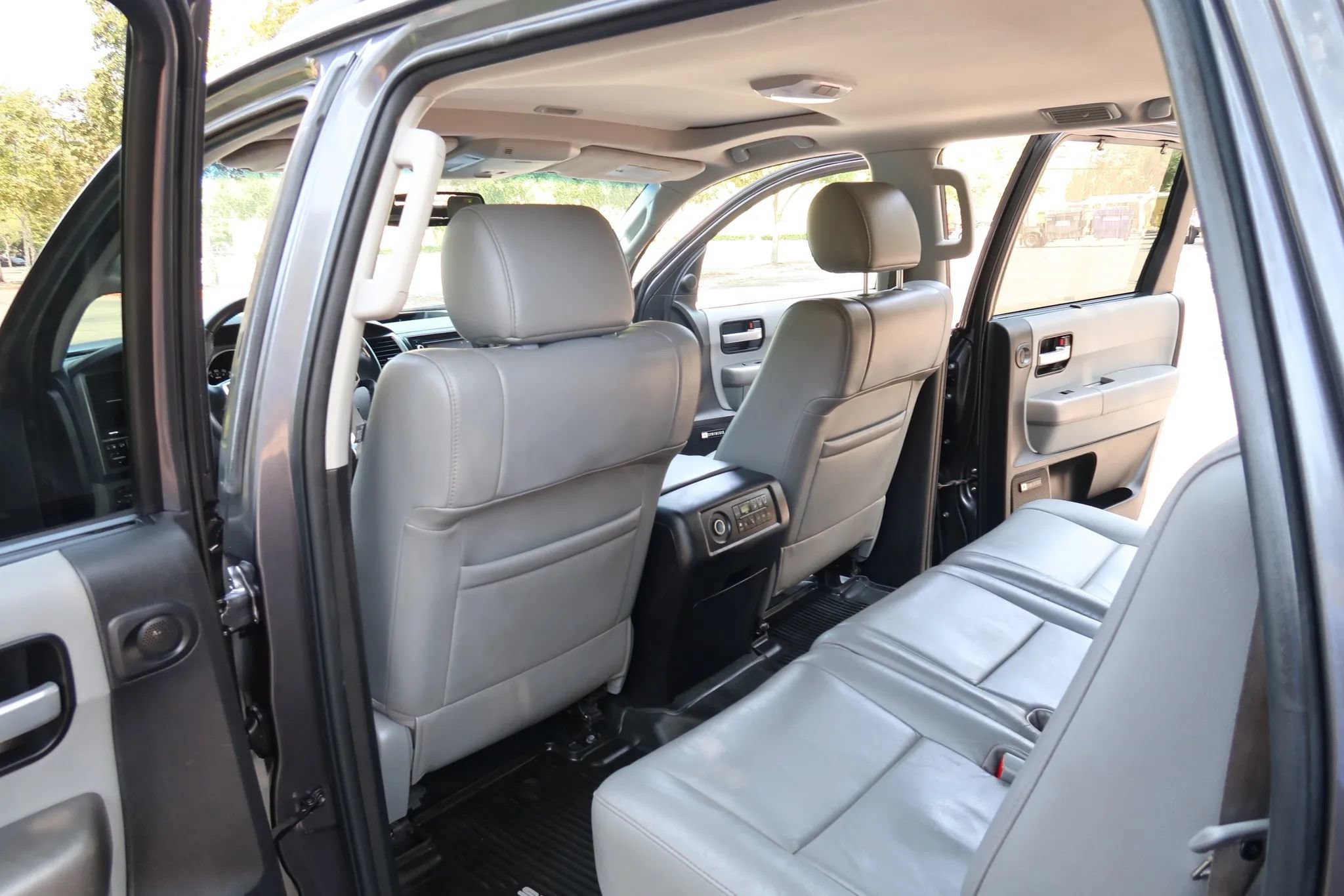 Used 2017 Toyota Sequoia Limited w/ Safety & Convenience Package AWD/4WD image 20