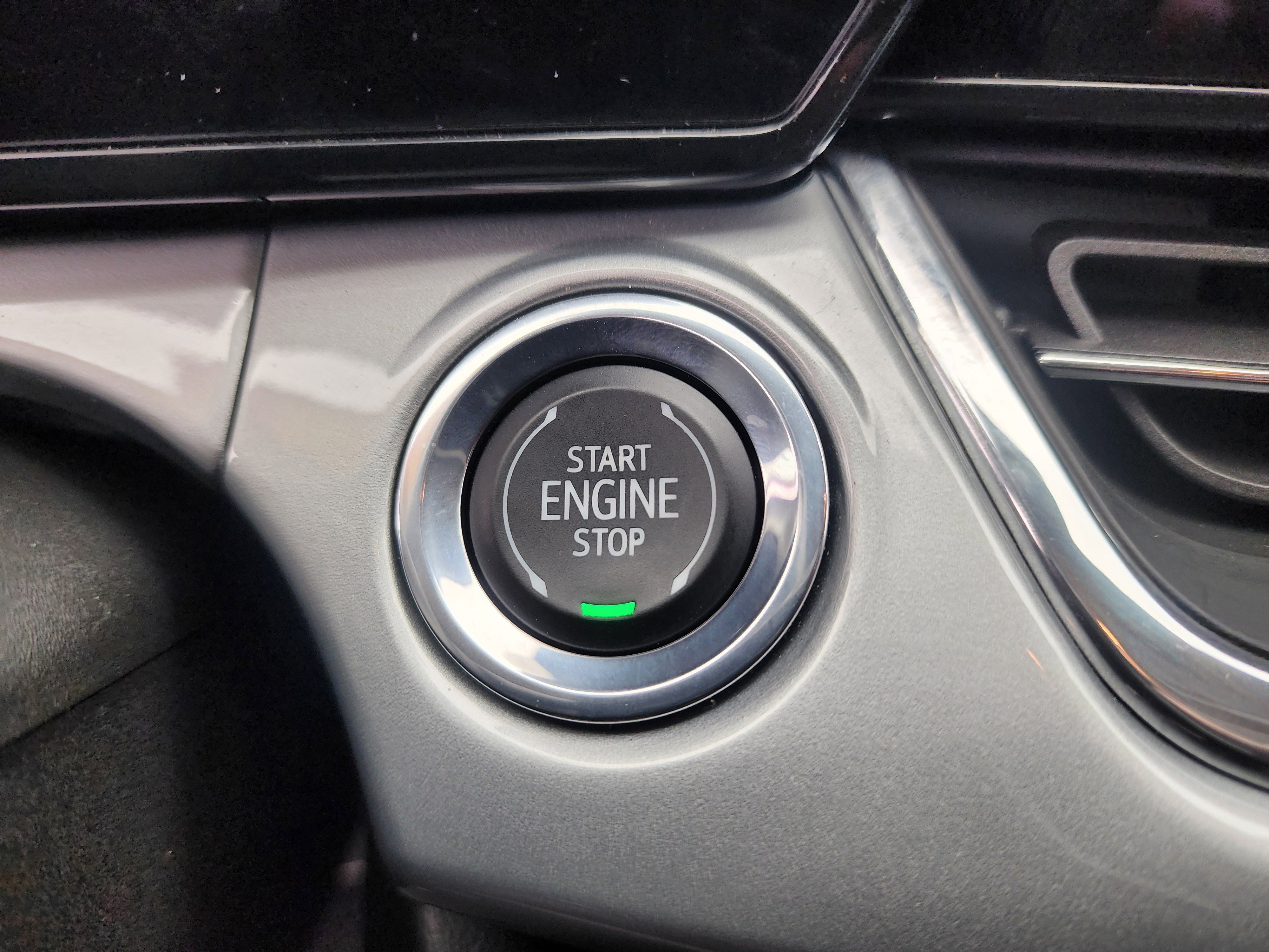 Used 2025 Chevrolet Trax LT w/ LT Convenience Package image 31