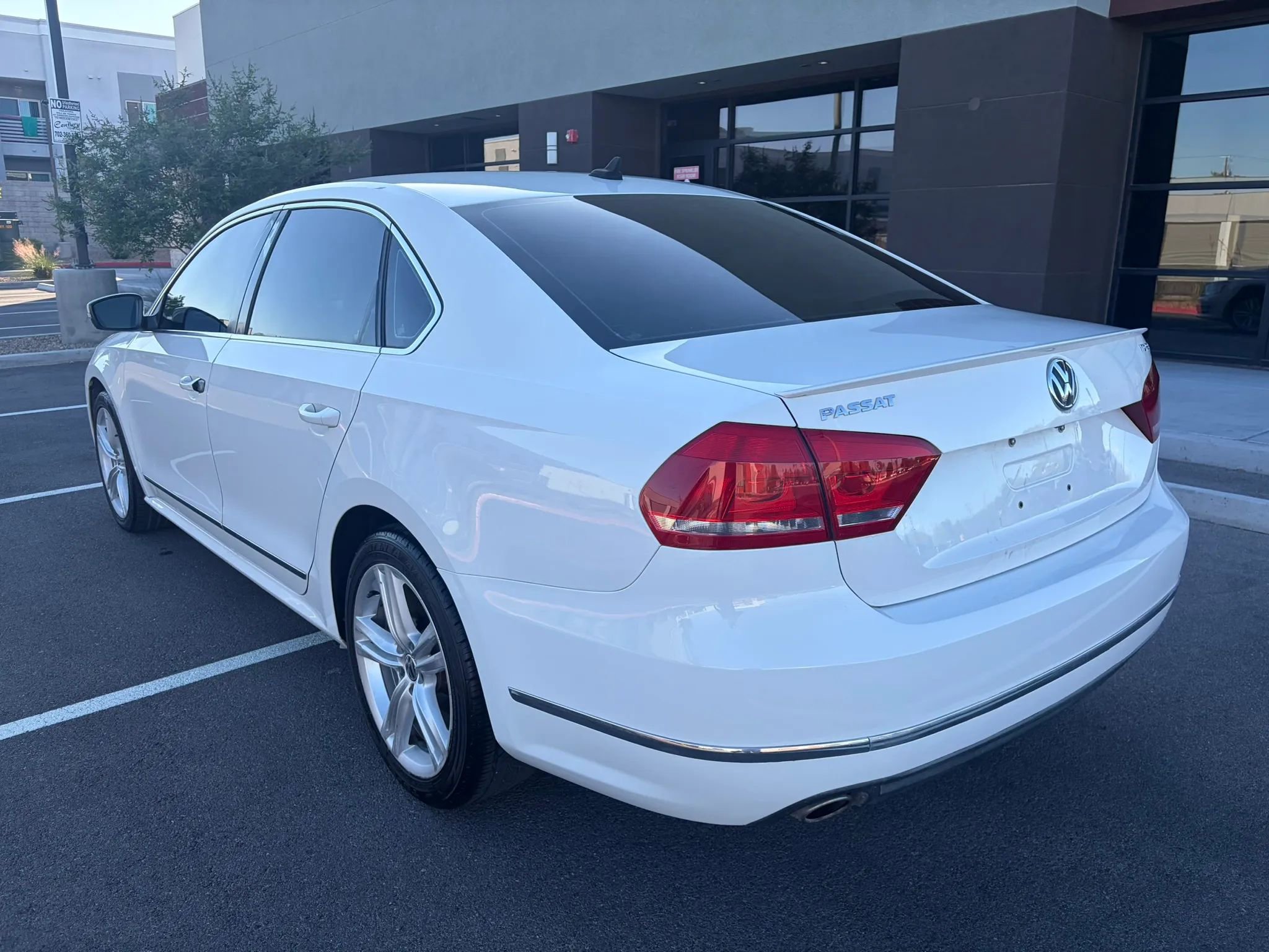 Used 2013 Volkswagen Passat TDI SEL Premium image 6