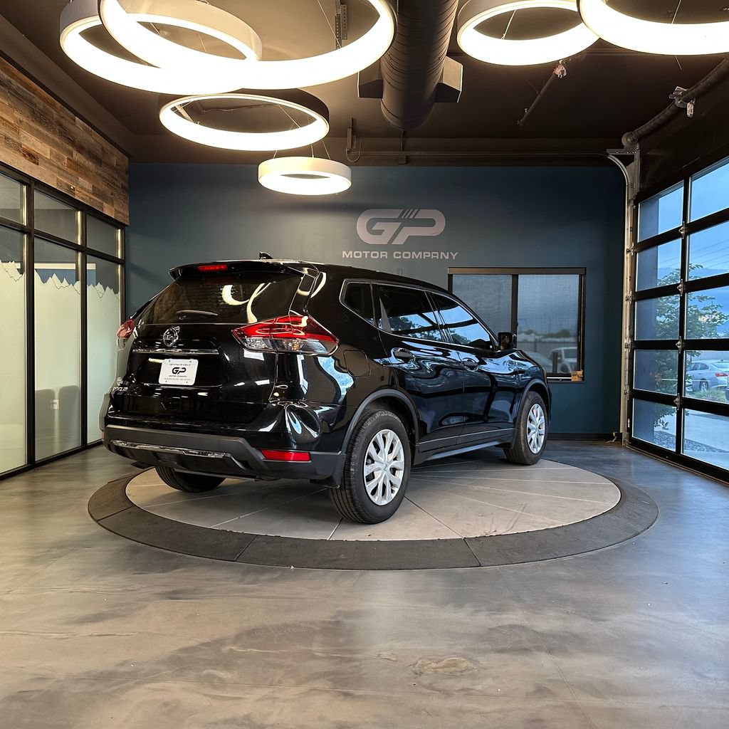 Used 2019 Nissan Rogue S FWD image 3