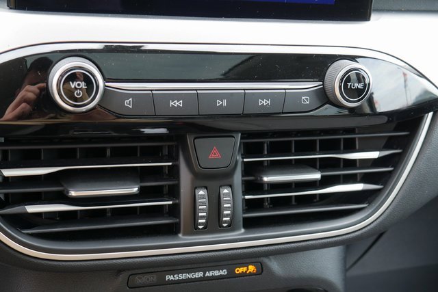 Used 2022 Ford Escape SE w/ SE Sport Appearance Package image 23